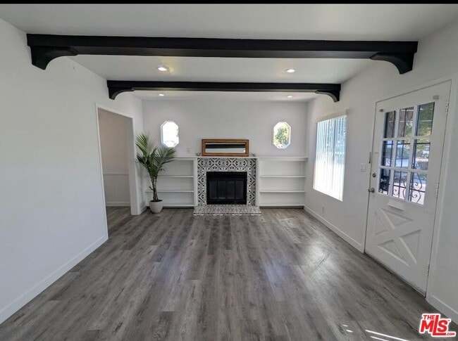 Photo - 18820 Roscoe Blvd