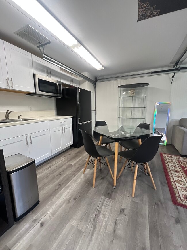 Dining Room - 2331 Ocean Ave Unit StudioVenice Canals