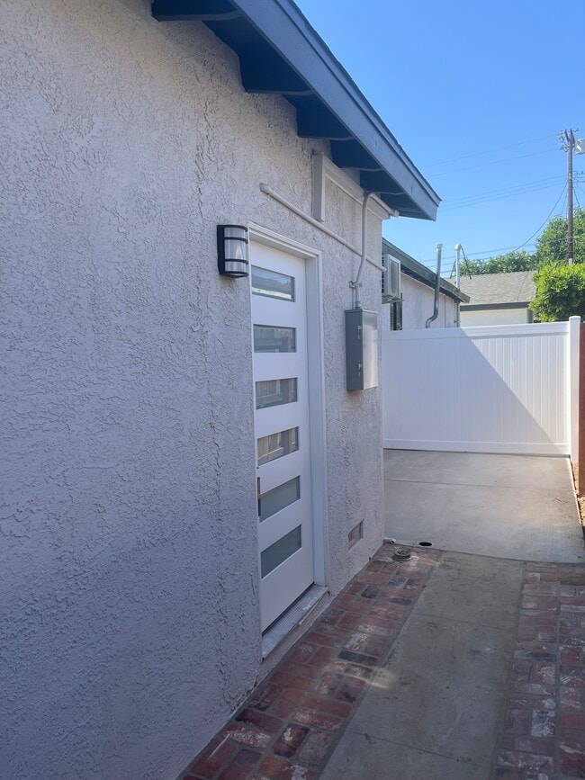 main entrance - 15853 Stare St Unit 15855 Stare St