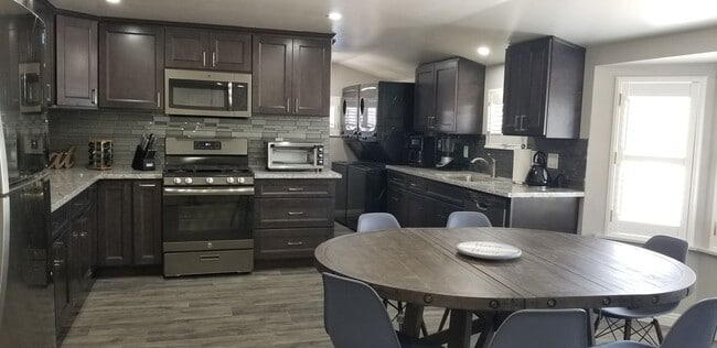 Photo - 9861 Pacific Ave