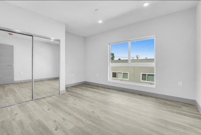 Photo - 7040 Woodman Ave Unit 207