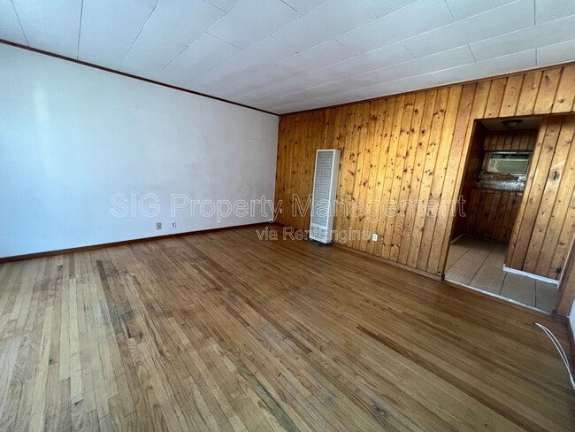 Photo - 10222 McClemont Ave