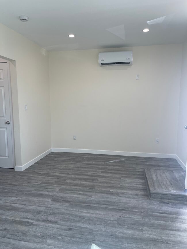 Building Photo - 11151 Babbitt Ave