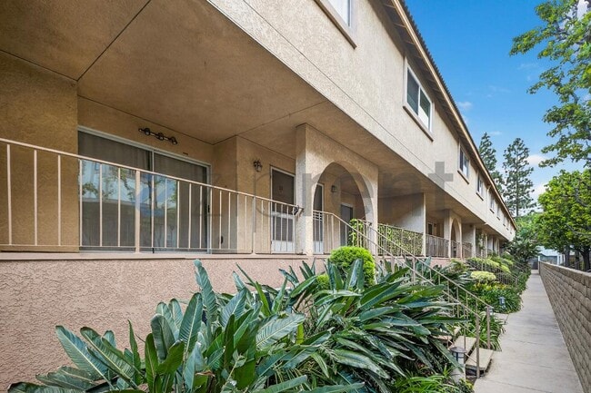 Photo - 10215 Variel Ave