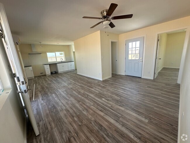 Building Photo - Cute newly remodeled 2 bed/1 bath home!