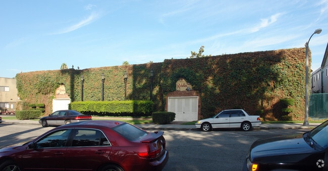 Parking - Richelieu Apartments