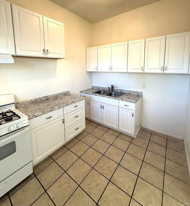 Building Photo - 3 bedroom apartment with a patio ***$250 gift card*** Unit 4526D