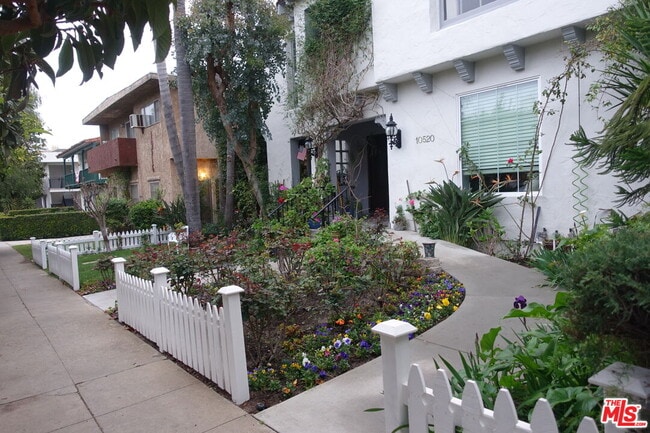 Photo - 10520 Eastborne Ave