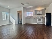 Photo - Move-In Special - Charming studio in San M...