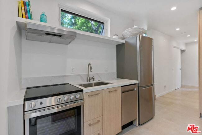 Photo - 1352 Pacific St