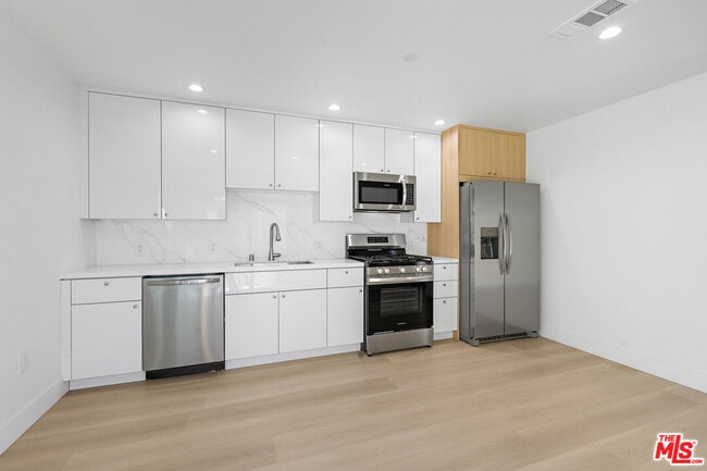 Photo - 10963 Calvert St Unit 1/4