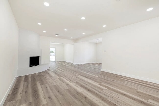 Photo - 11110 Odell Ave