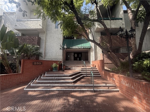 Building Photo - 355 S Los Robles Ave Unit 102