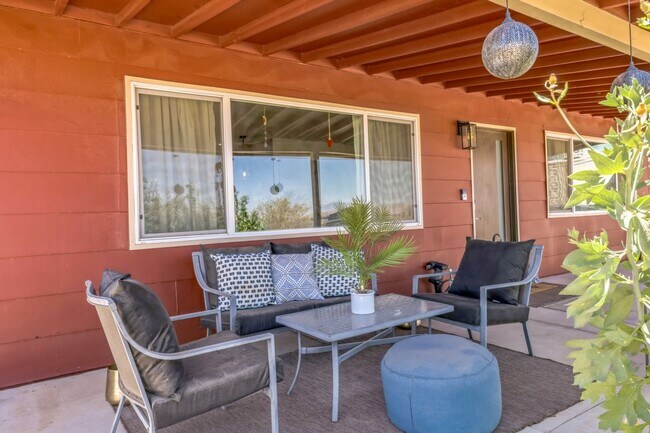 Photo - 3 Bedroom 1.5 Bath Modern Farmhouse near JT National Park * MOVE IN SPECIAL*