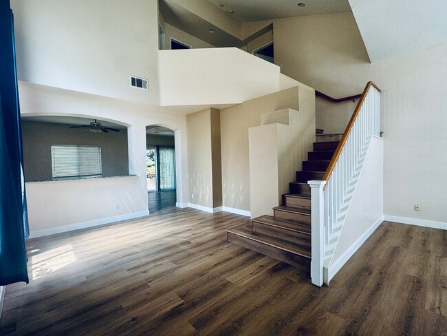 Double Height Ceiling - 2834 Rolling Meadow Dr