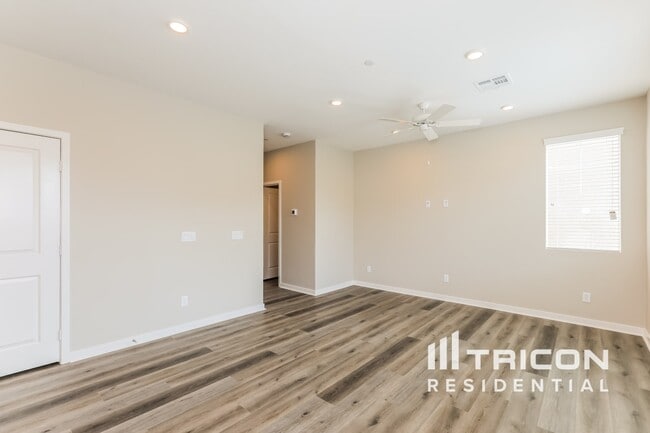 Photo - 31589 Dwight Dr