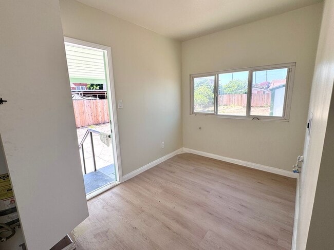 Photo - 319 N Rowan Ave