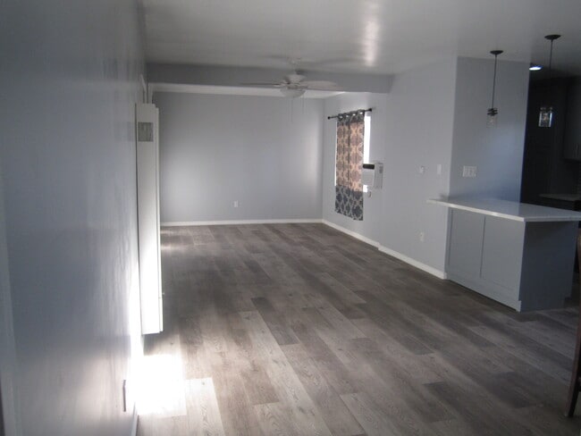 Photo - 720 W 214th St