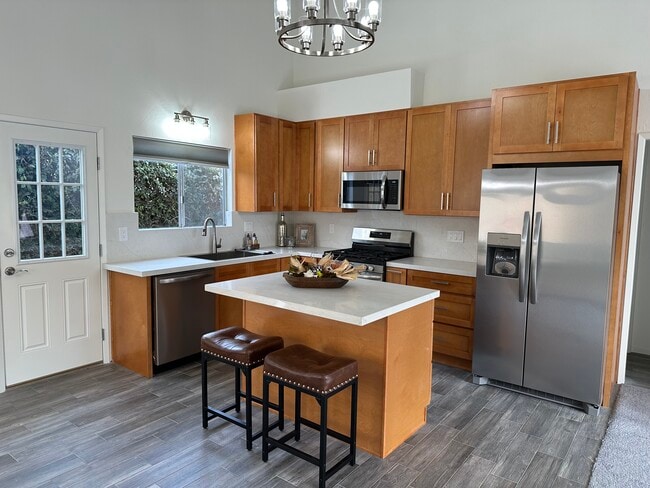 Fully remodeled Kitchen - 719 N M St Unit #2
