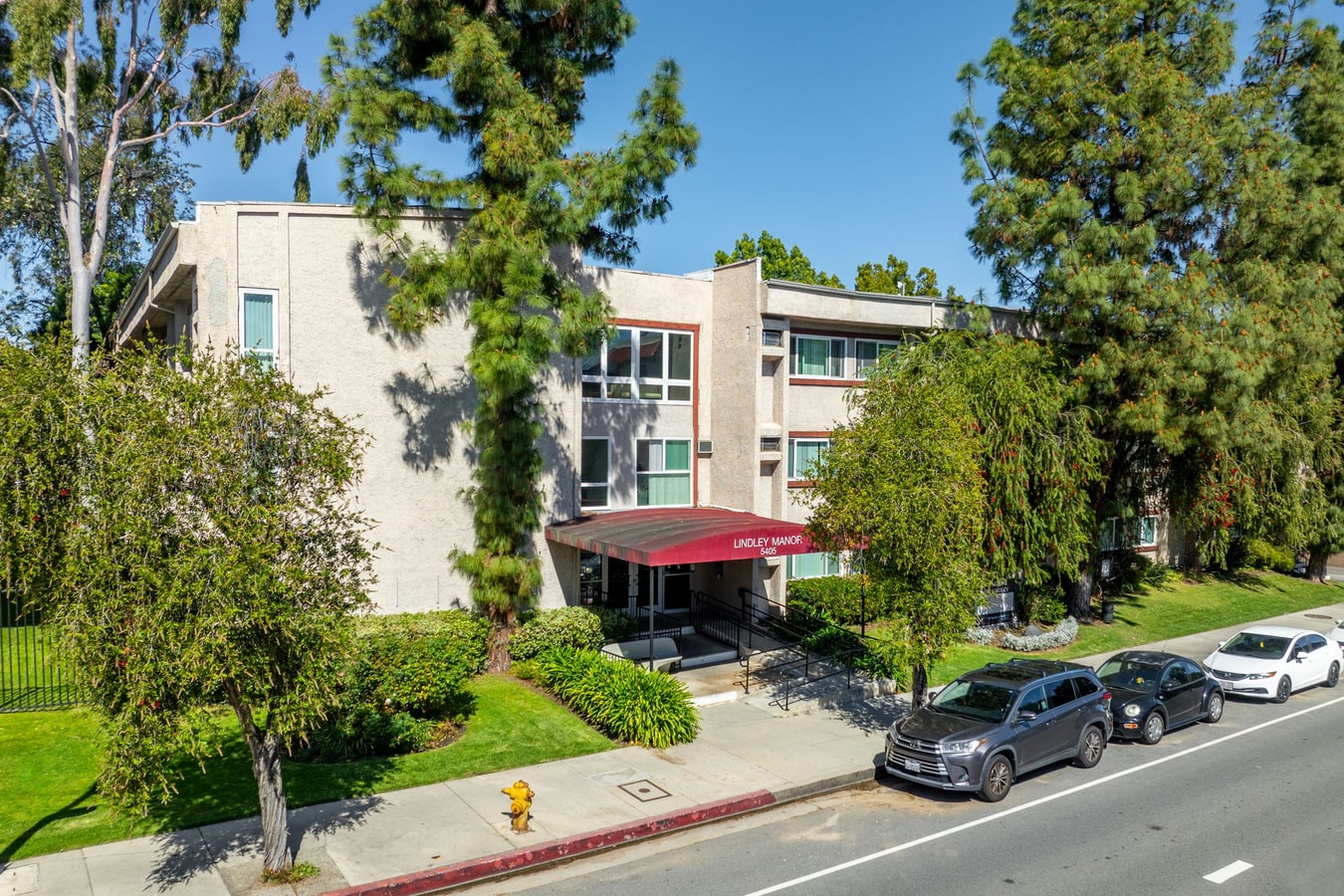 Photo - 5405 Lindley Avenue