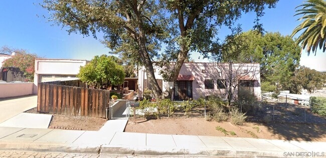 Building Photo - 145 S Grape St Rental