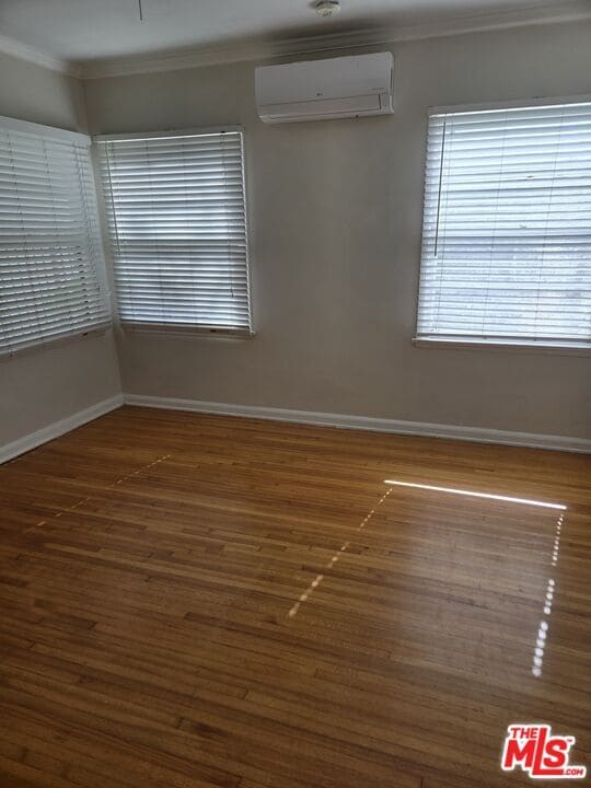 Photo - 1338 S Dunsmuir Ave