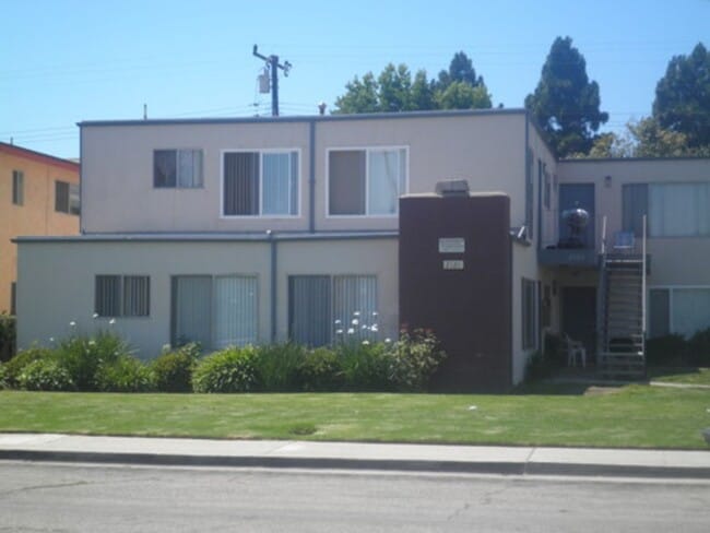 Building Photo - 2121 Mariposa St Unit 3