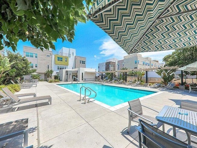 Photo - 927 E Mason Ln