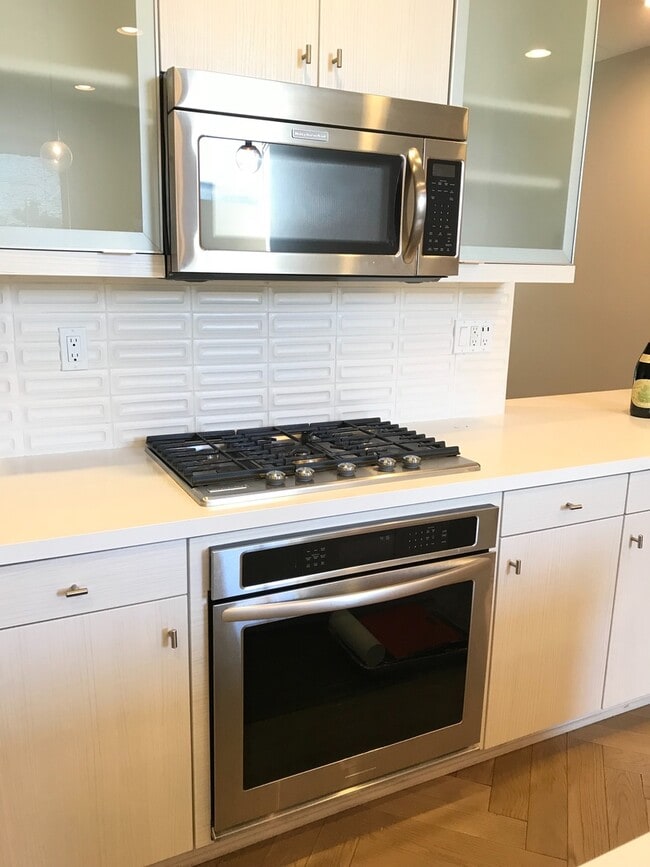 Photo - Modern Home in Hollywood with 2-Bedrooms, 3 Baths, 2-Car Attached Garage, and Private Rooftop Deck