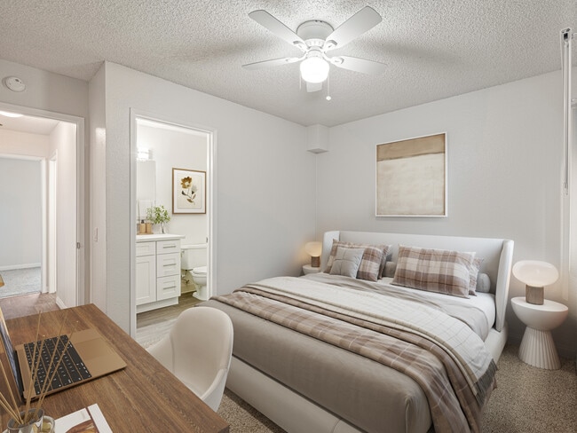 Remodeled Apartment - Aztec Campus Apartments *Parking Included*