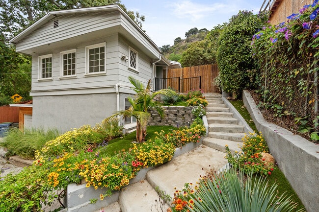 Building Photo - 1628 N Beverly Glen Blvd