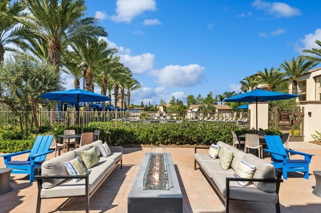 Outdoor Lounge Seating with Firepit - AMLI Spanish Hills