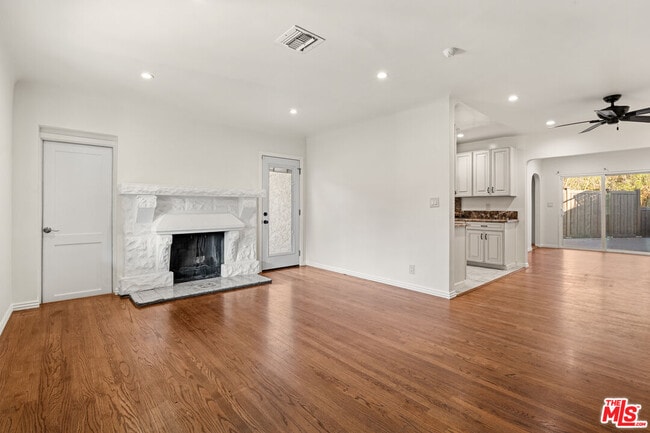 Photo - 4530 Bakman Ave