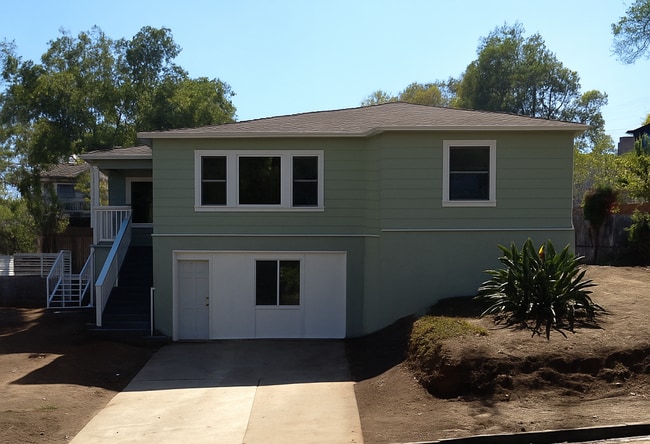 Building Photo - Beautiful 2bd/1ba Upstairs Duplex with a H... Rental