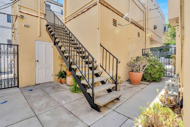 Photo - La Peer Apartments