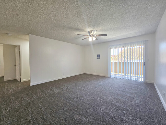 Living Room - Valley View Apartments