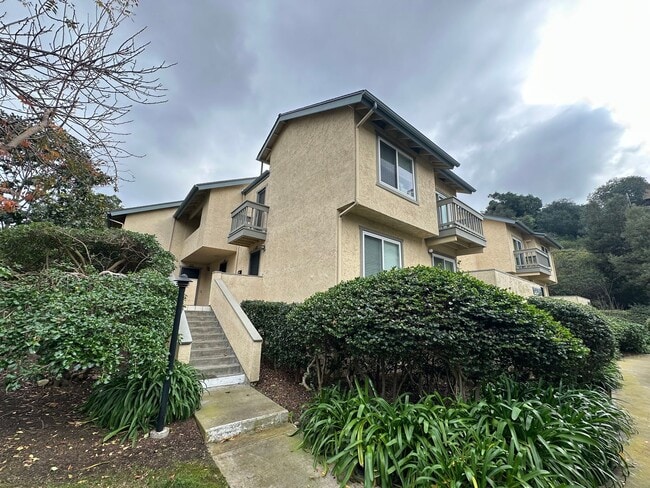 Building Photo - Great 1B/1BA w/ Garage, Loft Space & Amenities! Unit 97