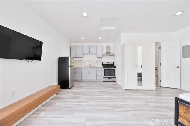 Building Photo - 19140 Hartland St