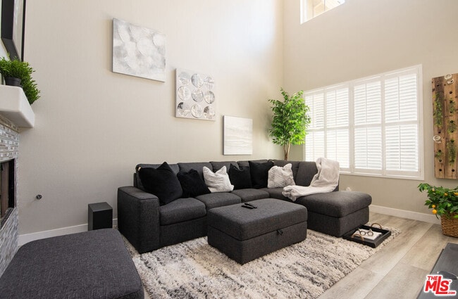 Photo - 596 Fenwick Way Unit B