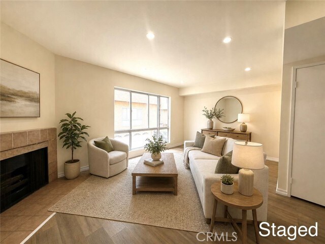 Building Photo - 7319 Hazeltine Ave Unit 14