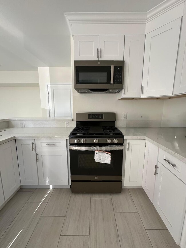 Photo - 1094 Lime Ave