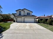 Photo - Large 4 bedroom home for lease in the hear...