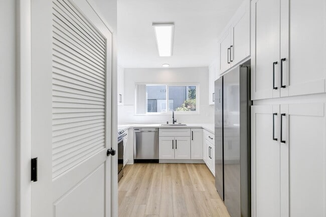 Photo - 18545 Clark Street