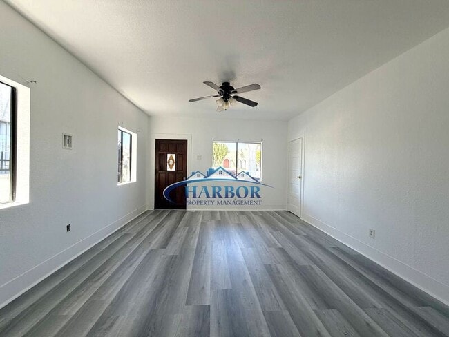 Photo - 645 W 15th St