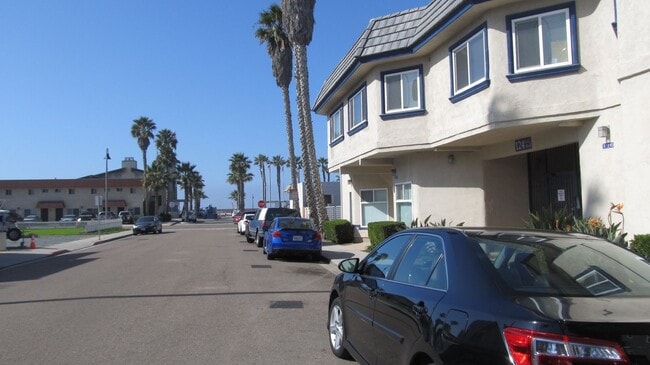 Building Photo - Steps to the Beach with rooftop deck