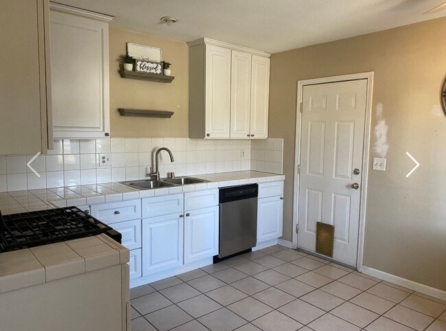 Photo - Single story 2 bed, 1 bath home with patio!