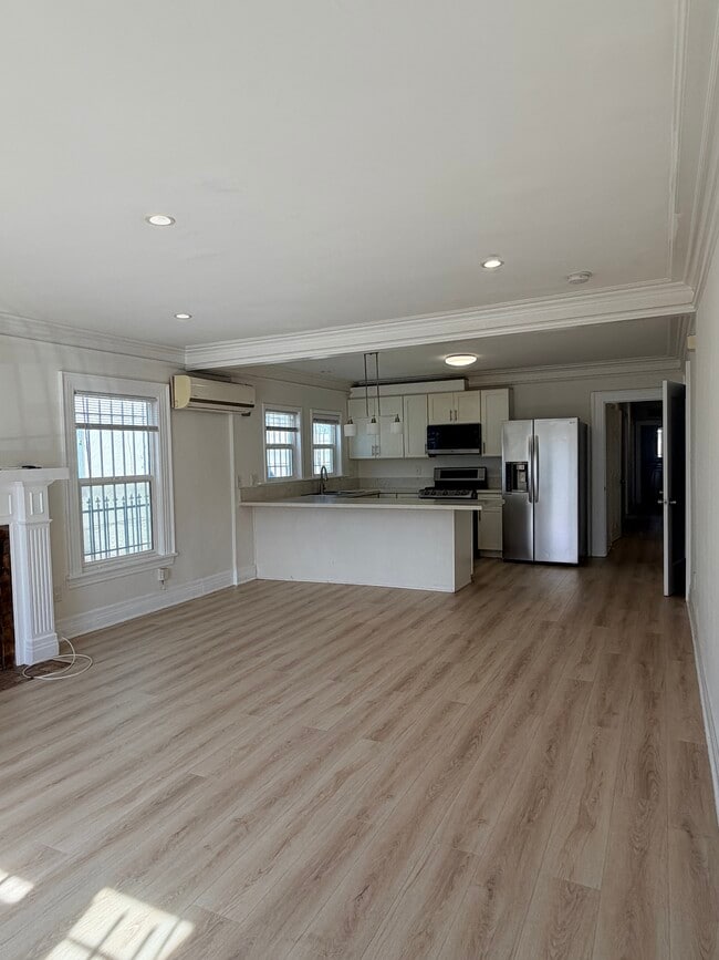 Building Photo - 1324 S Van Ness Ave Unit 1324