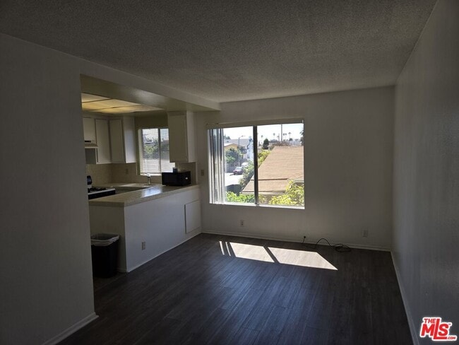 Photo - 1233 Tamarind Ave Unit 3