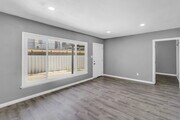 Photo - 1117 N Mayfield Ave Apartments Unit 1117