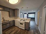 Photo - 1037 W 12th St